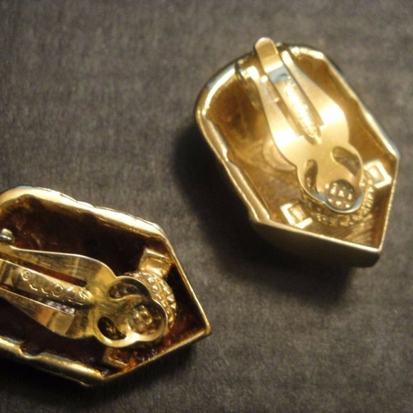 VTG St.JOHN Gold Tone Yellow Enamel Scarab Clip on - Picture 2 of 3